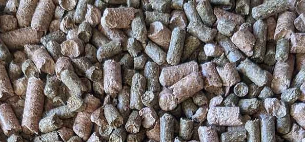 Masters Mix - Hardwood and Soy Hull pellets.